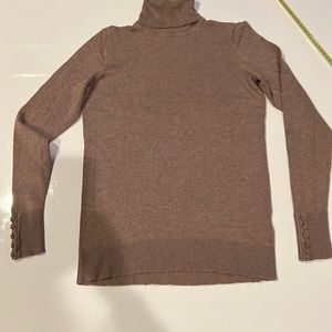 Reitmans Turtleneck sweater Sleeves buttons
